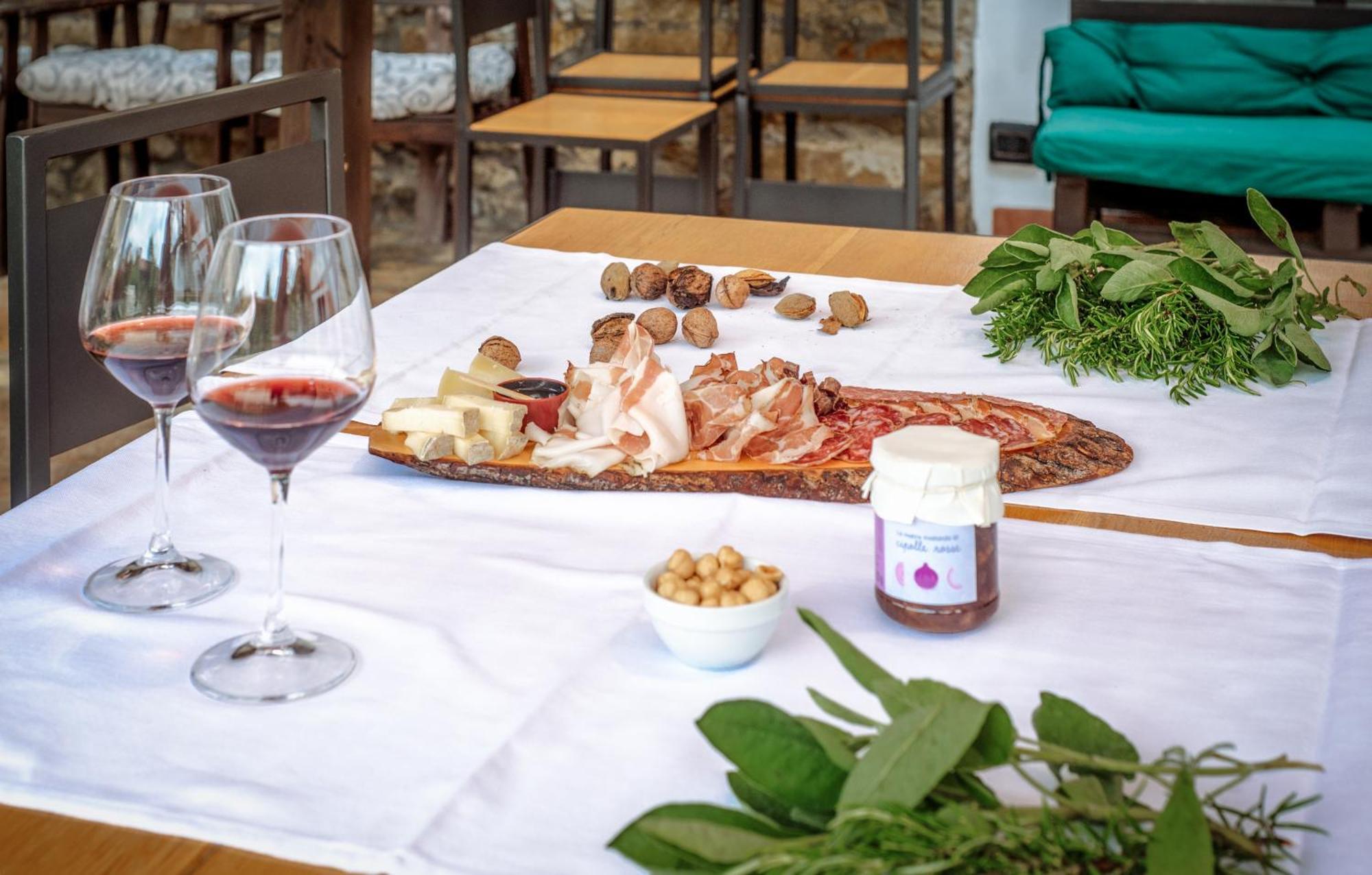 Agriturismo Tenuta San Giuseppe Cossano Belbo Bagian luar foto
